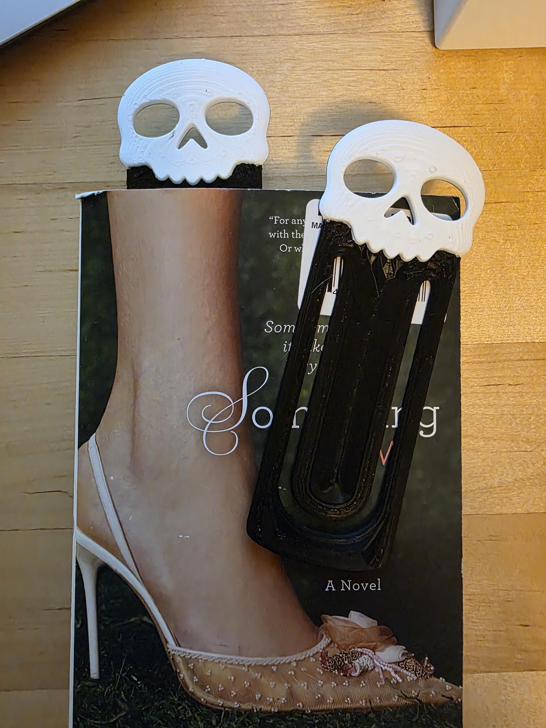 Gothic Bat & Skull Bookmarks, 3D Printed Dark Academia Bookmark Set, Spooky Reader Gift, Halloween Decor, Unique Book Lover Gift
