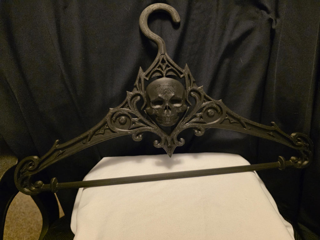Gothic Skull Hangers Set of 2 – Dark Aesthetic Closet Organizer for Shirts & Hoodies – Unique 3D Printed Goth Decor