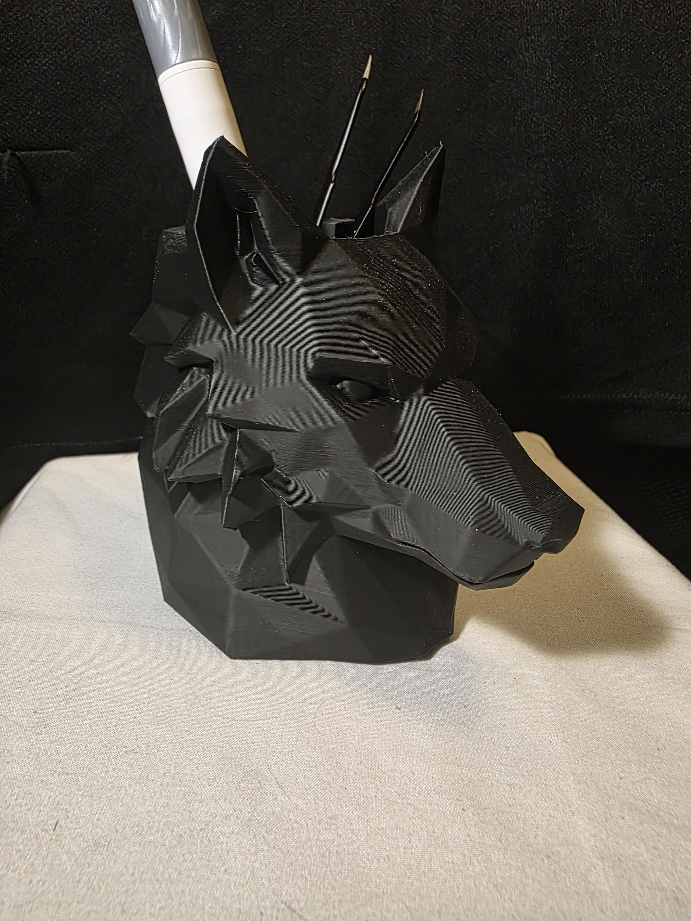 Dire Wolf Desk Holder – 3D Printed Pen Holder, Gothic Pencil Cup, Brush & Tool Organizer, Fantasy Desk Decor