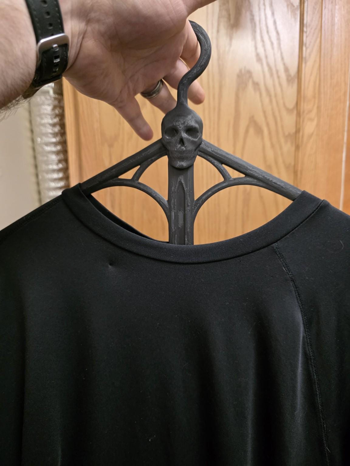 Gothic Skull Hangers Set of 2 – Dark Aesthetic Closet Organizer for Shirts & Hoodies – Alternative Clothing Storage Decor