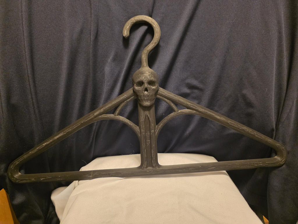 Gothic Skull Hangers Set of 2 – Dark Aesthetic Closet Organizer for Shirts & Hoodies – Alternative Clothing Storage Decor