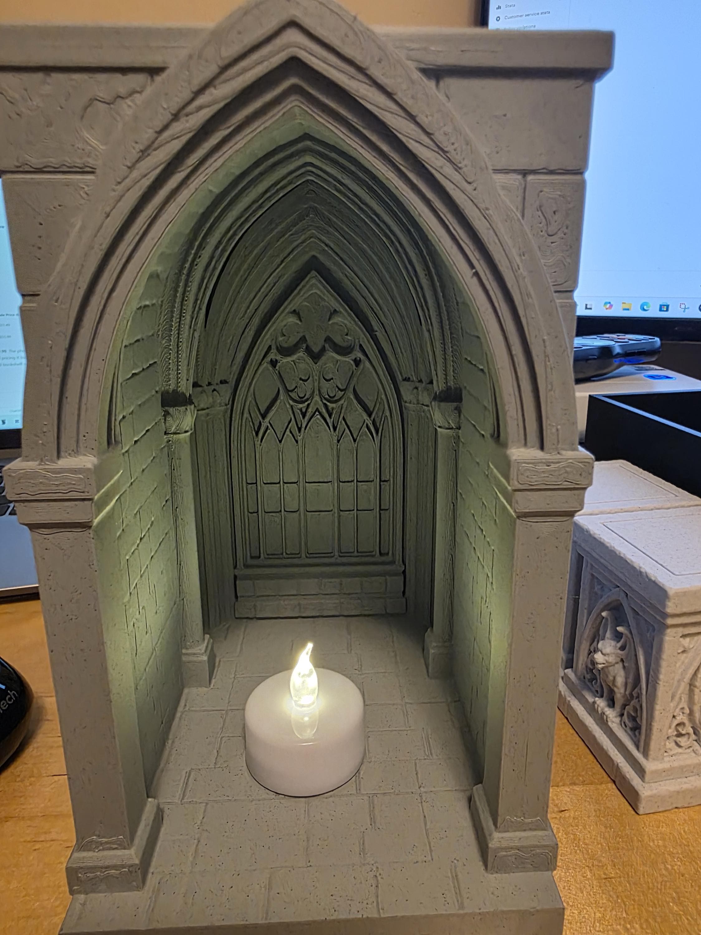 Gothic Cathedral Book Nook, 3D Printed PLA Shelf Decor, Dark Academia Arch Bookend
