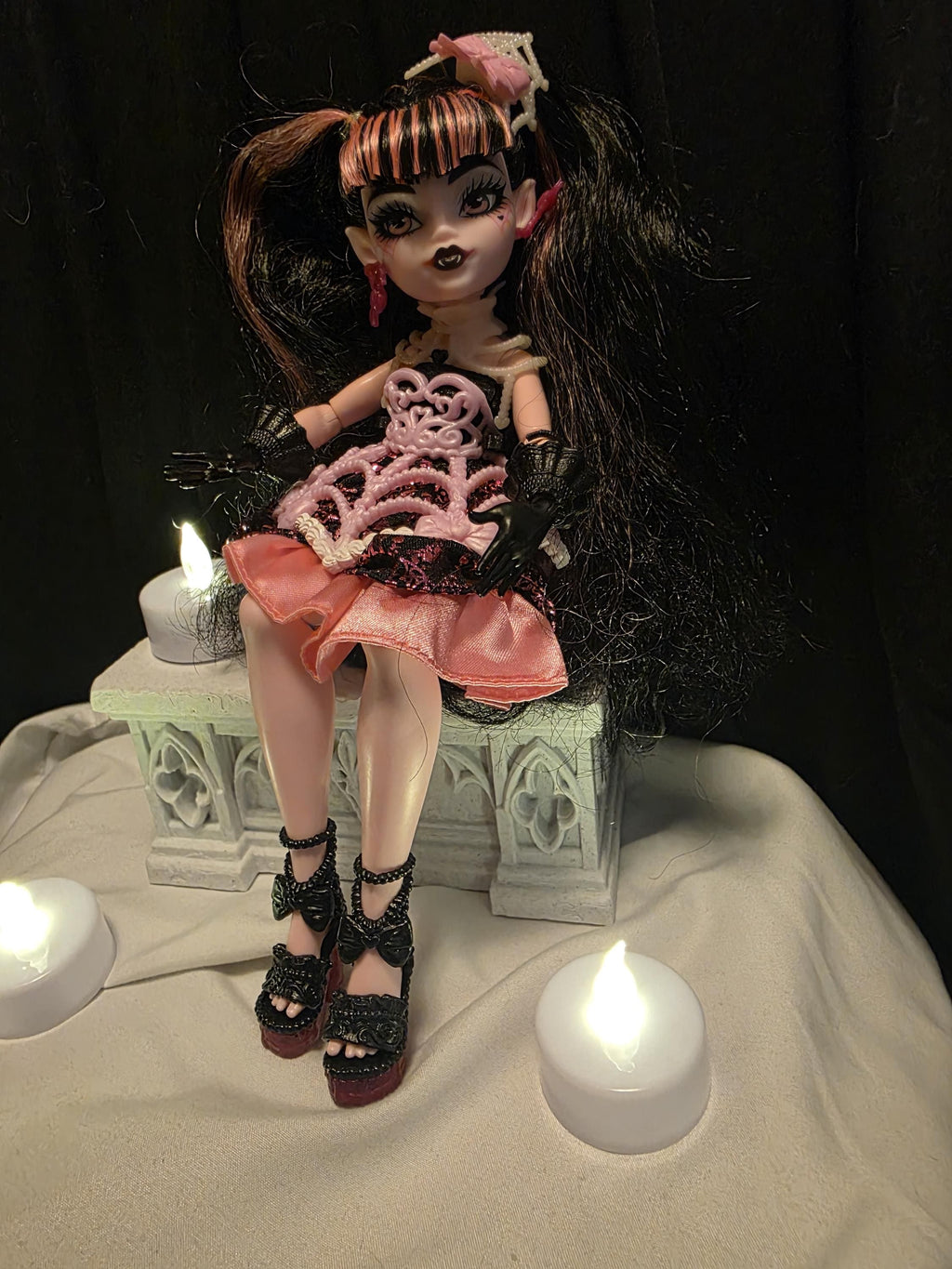 Gothic Doll Bench | White Stone PLA Miniature Furniture | Monster High Display Bench | Cool Gothic Dollhouse Decor | 1:6 Scale Accessory