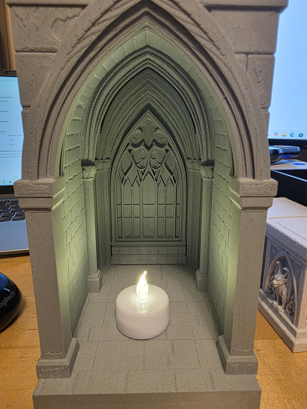 Gothic Cathedral Book Nook, 3D Printed PLA Shelf Decor, Dark Academia Arch Bookend
