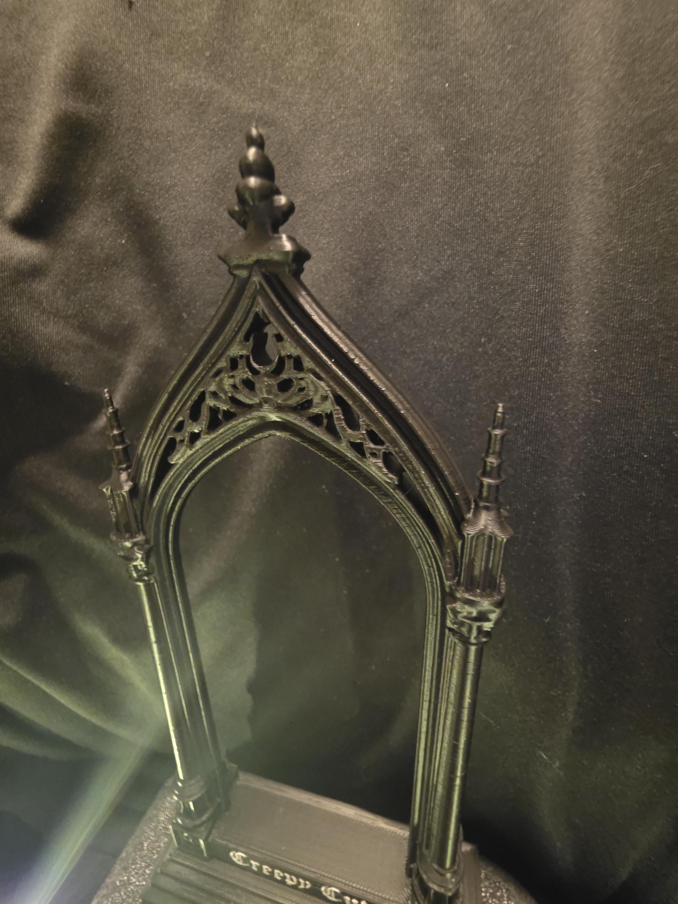 Custom Gothic Arch Display Stand – Personalized Name Plaque – Cathedral Decor – Gothic Shelf Decor – Fantasy Room Accent